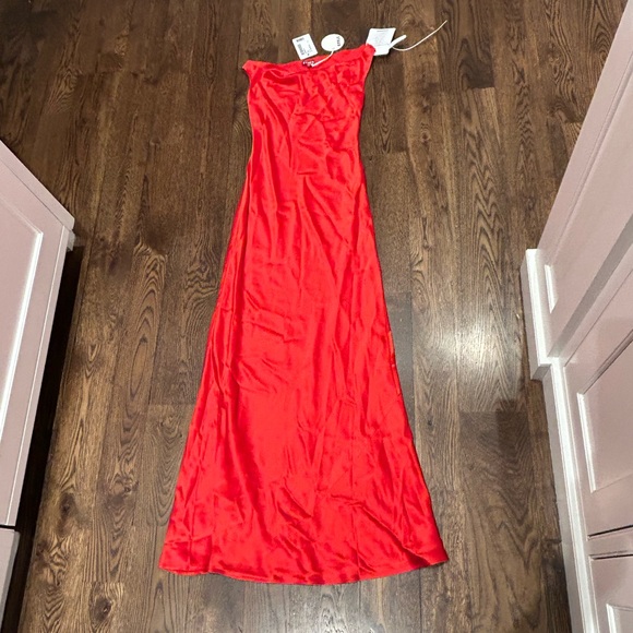 STAUD Ashanti Asymmetric Off Shoulder Red Rose Gown - Picture 4 of 14